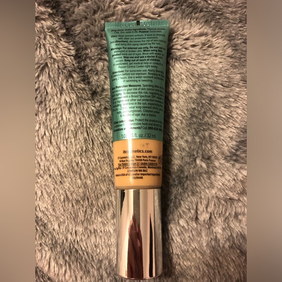 IT Cosmetics Oil-Free Matte CC+ Cream Shade LIGHT - Picture 6 of 9